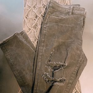 Distressed skinny Jean.